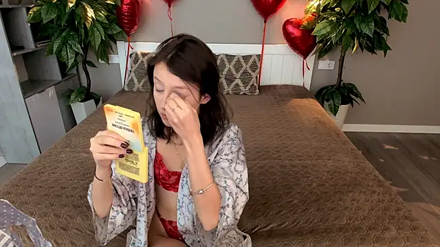 Snapshot of AnnaElys chatting on February 14, 8:42 am AnnaElys online show from February 14, 8:42 am