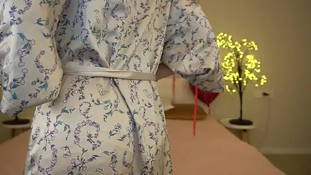 Snapshot of AnnaElys chatting on February 14, 9:43 pm AnnaElys online show from February 14, 9:43 pm