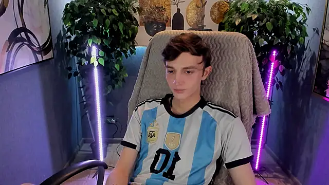 Snapshot of John_Weasley chatting on December 3, 1:53 pm John Weasley online show from December 3, 1:53 pm