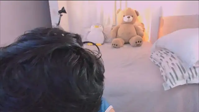 AllanYong18 online show from March 7, 11:07 am