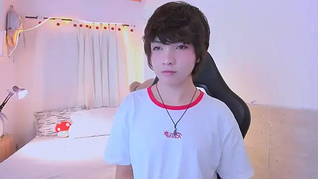 AllanYong18 online show from July 9, 9:02 am