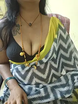 Snapshot of sriyazhini chatting on February 13, 5:05 am sriyazhini online show from February 13, 5:05 am