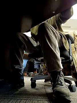 Snapshot of MrDaddyBbSnake chatting on March 3, 5:50 pm MrDaddyBbSnake online show from March 3, 5:50 pm