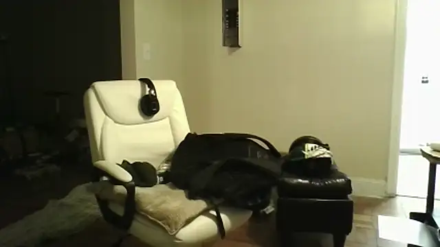 Snapshot of MrDaddyBbSnake chatting on November 17, 12:38 am MrDaddyBbSnake online show from November 17, 12:38 am