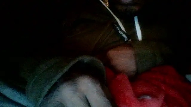 Snapshot of Nice_n_hairy580 chatting on December 16, 1:21 am Nice n hairy580 online show from December 16, 1:21 am