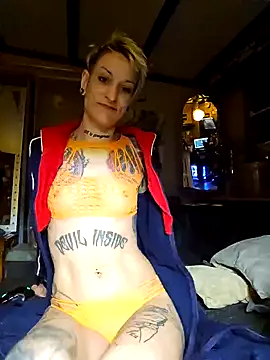 Snapshot of MissParadise40 chatting on January 20, 6:21 am MissParadise40 online show from January 20, 6:21 am