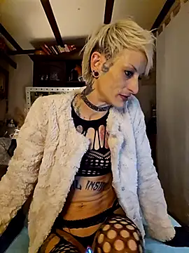 Snapshot of MissParadise40 chatting on March 19, 9:27 pm MissParadise40 online show from March 19, 9:27 pm