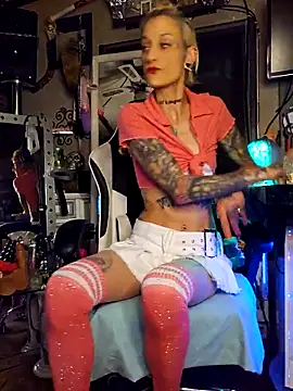 Snapshot of MissParadise40 chatting on November 3, 11:15 pm MissParadise40 online show from November 3, 11:15 pm