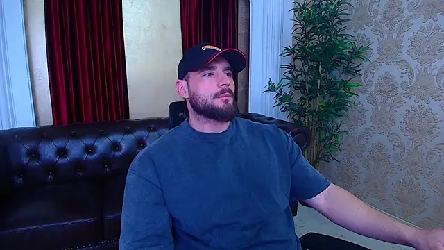 Snapshot of AdamJamesonn chatting on November 8, 5:29 am AdamJamesonn online show from November 8, 5:29 am