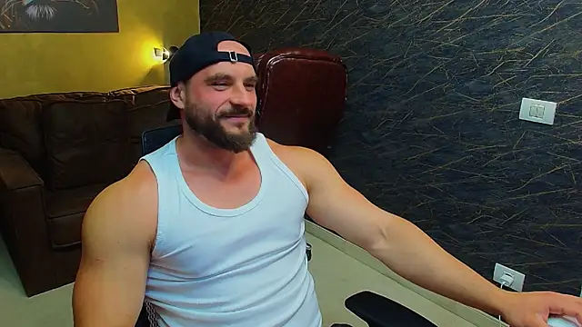 AdamJamesonn online show from June 18, 9:14 am