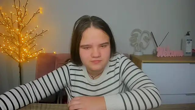 AdeleCruz online show from February 12, 4:44 pm