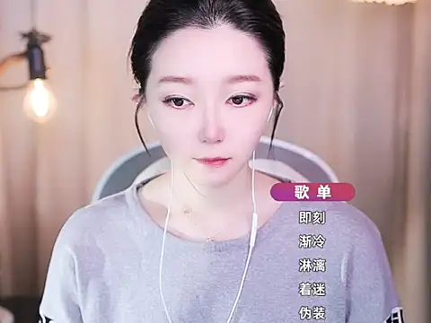 Snapshot of Zoe-99 chatting on October 8, 10:24 am Zoe-99 online show from October 8, 10:24 am