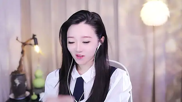 Snapshot of Zoe-99 chatting on November 4, 9:52 am Zoe-99 online show from November 4, 9:52 am