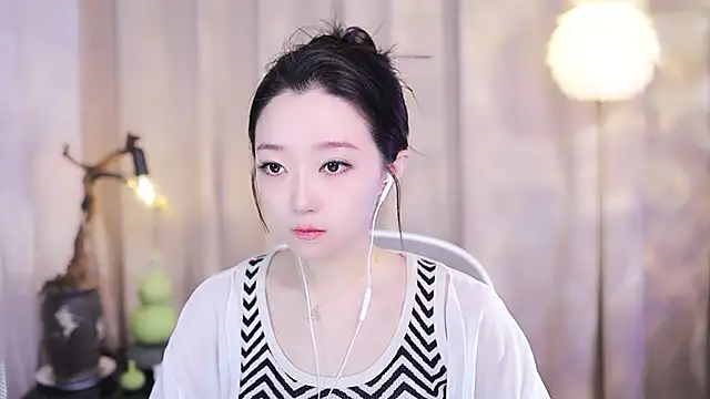 Snapshot of Zoe-99 chatting on November 5, 12:05 pm Zoe-99 online show from November 5, 12:05 pm