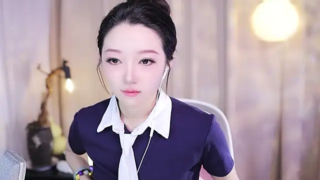 Snapshot of Zoe-99 chatting on December 16, 12:10 pm Zoe-99 online show from December 16, 12:10 pm