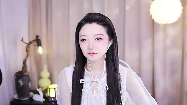 Snapshot of Zoe-99 chatting on December 18, 11:49 am Zoe-99 online show from December 18, 11:49 am