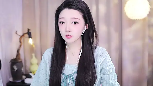 Snapshot of Zoe-99 chatting on December 20, 11:50 am Zoe-99 online show from December 20, 11:50 am