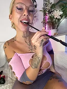 CheekyChels online show from October 29, 11:45 am