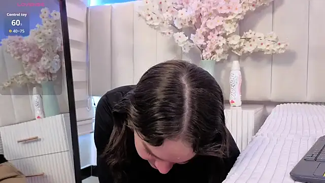 chelsea bolton  online show from June 30, 1:12 pm