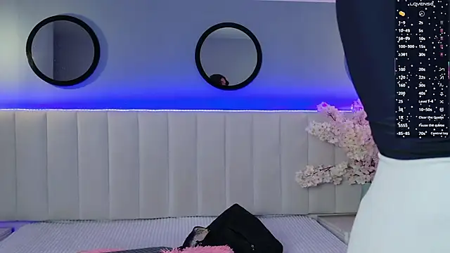 chelsea bolton  online show from July 4, 12:22 pm
