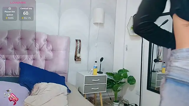 madison oli online show from September 25, 2:04 am