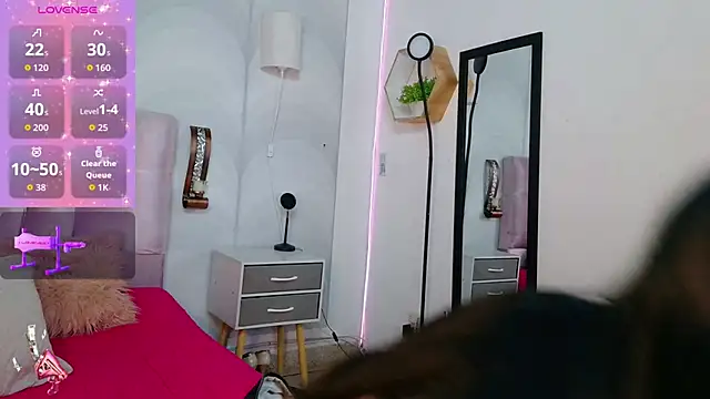 madison oli online show from November 29, 3:59 pm