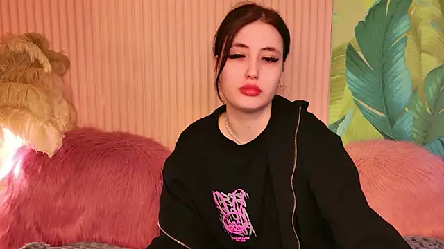 EmmaLawrens online show from May 2, 5:23 am
