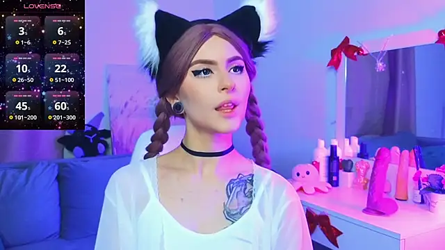 Snapshot of Emily__Mooree chatting on January 24, 4:37 am Emily Mooree online show from January 24, 4:37 am