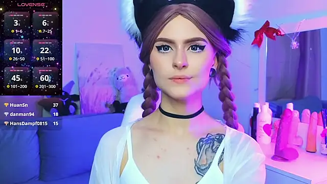 Snapshot of Emily__Mooree chatting on January 24, 7:41 am Emily Mooree online show from January 24, 7:41 am