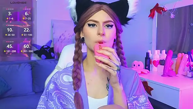 Snapshot of Emily__Mooree chatting on January 25, 4:13 am Emily Mooree online show from January 25, 4:13 am