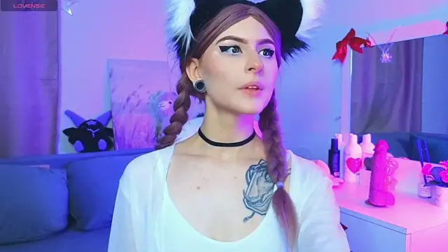 Snapshot of Emily__Mooree chatting on January 27, 7:14 am Emily Mooree online show from January 27, 7:14 am