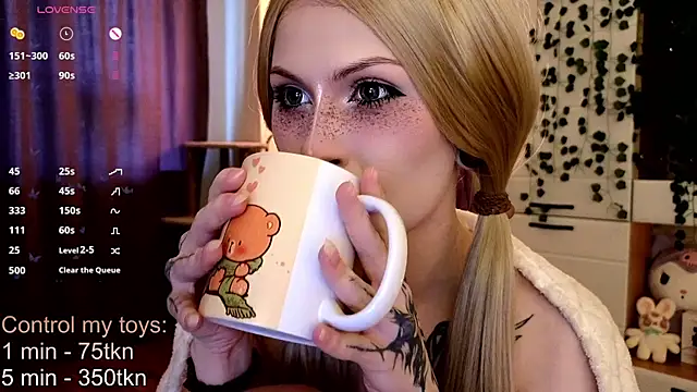 Snapshot of Emily__Mooree chatting on October 1, 5:35 am Emily Mooree online show from October 1, 5:35 am