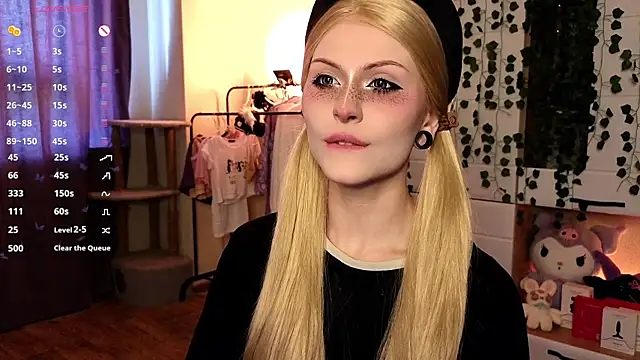 Snapshot of Emily__Mooree chatting on October 4, 7:28 am Emily Mooree online show from October 4, 7:28 am