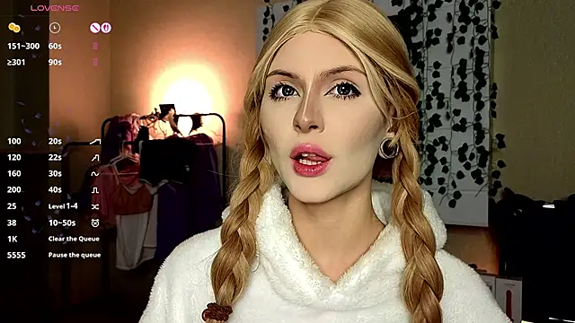 Snapshot of Emily__Mooree chatting on November 14, 3:38 am Emily Mooree online show from November 14, 3:38 am