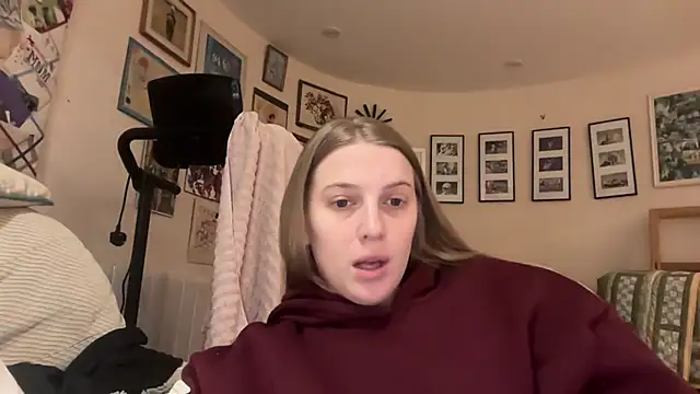 Snapshot of Ella-82 chatting on February 13, 3:03 pm Ella-82 online show from February 13, 3:03 pm