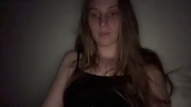 Snapshot of Ella-82 chatting on February 25, 3:09 am Ella-82 online show from February 25, 3:09 am
