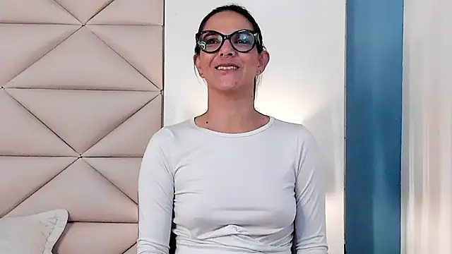 KarenSims online show from February 25, 1:30 am