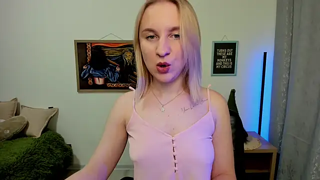 Snapshot of BeautyBlondy chatting on January 30, 8:10 pm BeautyBlondy online show from January 30, 8:10 pm