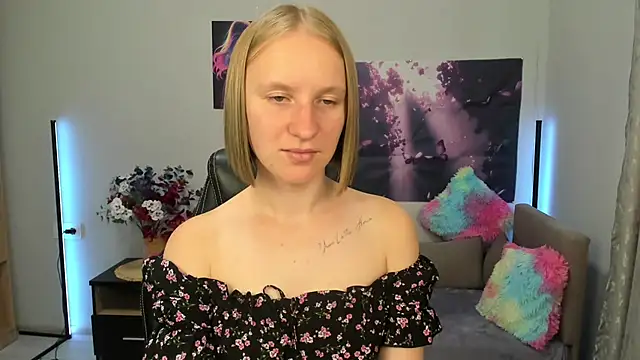 Snapshot of BeautyBlondy chatting on September 11, 12:05 pm BeautyBlondy online show from September 11, 12:05 pm