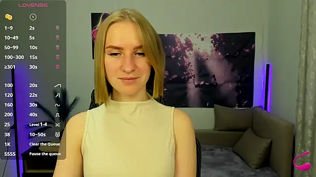 Snapshot of BeautyBlondy chatting on October 27, 1:26 pm BeautyBlondy online show from October 27, 1:26 pm