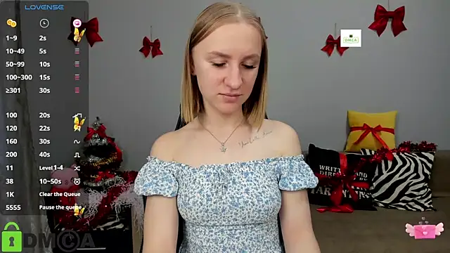 Snapshot of BeautyBlondy chatting on December 16, 1:27 pm BeautyBlondy online show from December 16, 1:27 pm