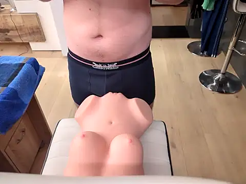 Snapshot of MacPlesure chatting on January 15, 5:37 pm MacPlesure online show from January 15, 5:37 pm