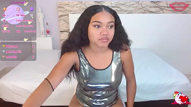 JasmineRose7 online show from March 3, 7:10 am