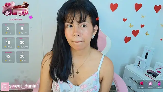 Snapshot of sweet_dania_ chatting on February 23, 5:45 am sweet dania online show from February 23, 5:45 am