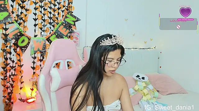 Snapshot of sweet_dania_ chatting on October 24, 8:33 am sweet dania online show from October 24, 8:33 am