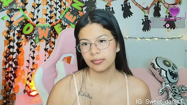 Snapshot of sweet_dania_ chatting on October 28, 9:35 am sweet dania online show from October 28, 9:35 am