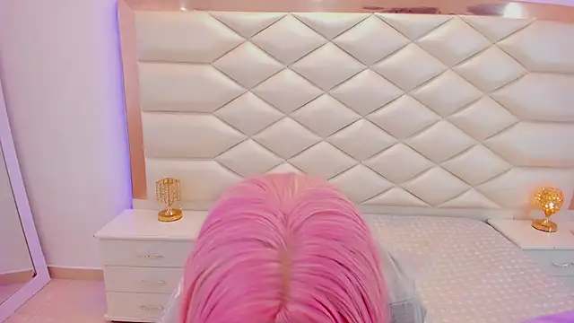 Snapshot of MiaQueen021 chatting on January 23, 12:41 pm MiaQueen021 online show from January 23, 12:41 pm