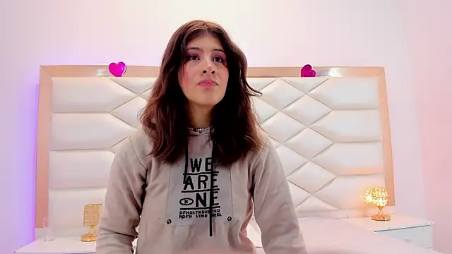 Snapshot of MiaQueen021 chatting on February 14, 12:36 pm MiaQueen021 online show from February 14, 12:36 pm