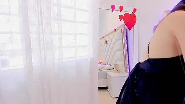 Snapshot of MiaQueen021 chatting on February 14, 3:36 pm MiaQueen021 online show from February 14, 3:36 pm