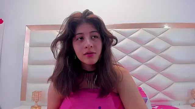 Snapshot of MiaQueen021 chatting on March 10, 7:18 pm MiaQueen021 online show from March 10, 7:18 pm